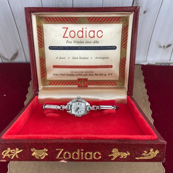 Zodiac Vintage Watch Hand Wind Swiss 17 Jewels - Picture 1 of 6